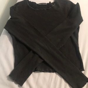 Black long sleeve flutes edge top